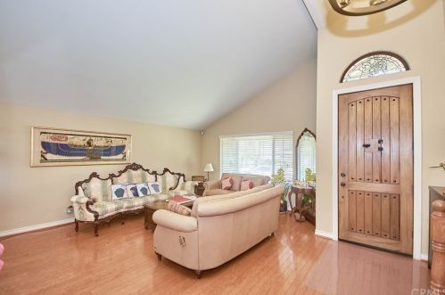 812 Roxbury Dr, Fullerton, CA 92833-1419