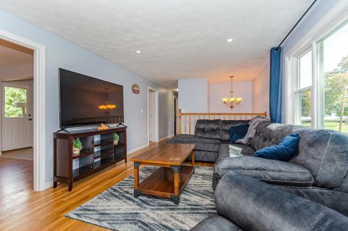 45 Ackerman St, Salem NH  03079-3401 exterior