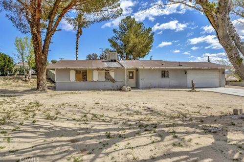 16428 Avalon Ave, Victorville, CA 92395-3408