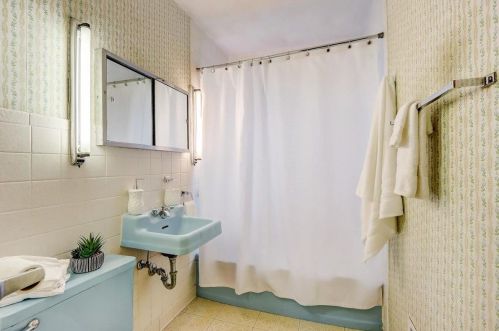 4003 52, Milwaukee WI 53220-2608 exterior