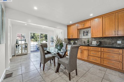 1098 Elgin St, San Lorenzo, CA 94580-1221