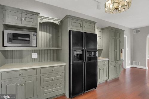 3655 Derry St, Harrisburg PA 17111-4354 exterior