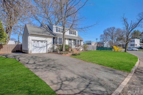 5 Ellwood Rd, East Brunswick NJ  08816-3001 exterior