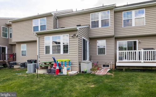 135 Sandpiper Ct, Gilbertsville PA  19525-8118 exterior