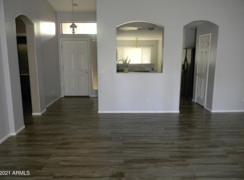 7017 77th Dr, Glendale, AZ 85303-2455