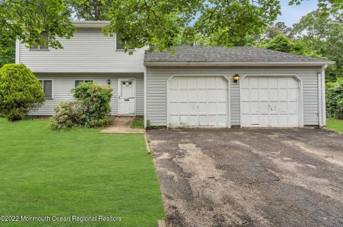 129 Van Buren Ave, Lakewood, NJ 08701-2361