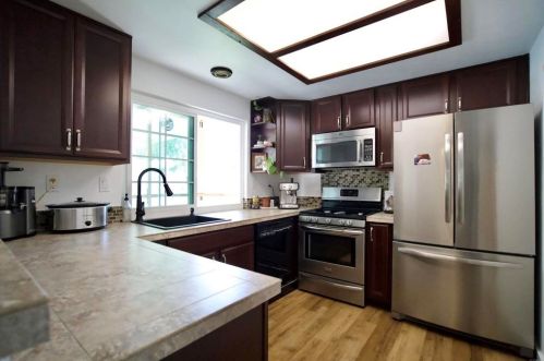 42137 Teatree Ct, Temecula CA  92591-3825 exterior