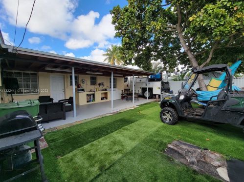 17 Suffolk Ave, Hialeah FL  33010-5035 exterior