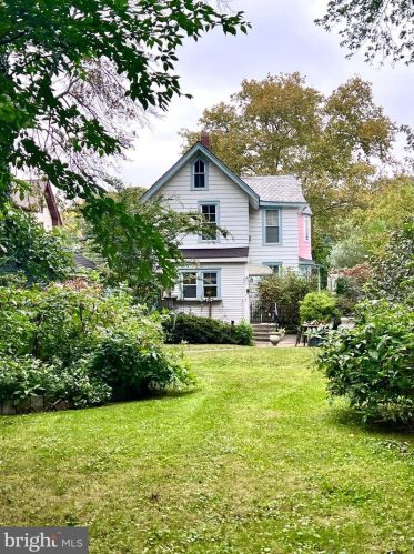 70 Chestnut Ave, Camden NJ  08109-2505 exterior