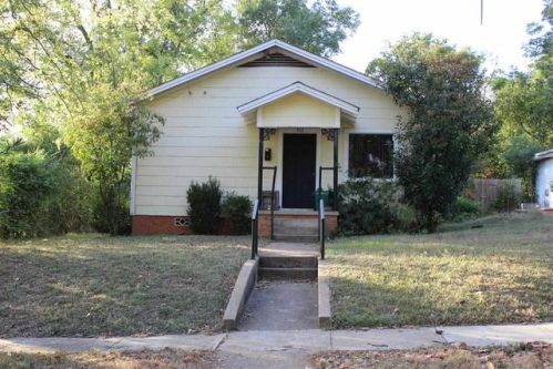 303 Cotton St, Gladewater, TX 75647-2101