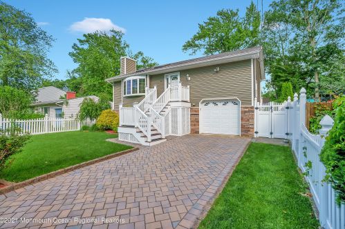 61 Venice Dr, Bricktown NJ  08723-6976 exterior