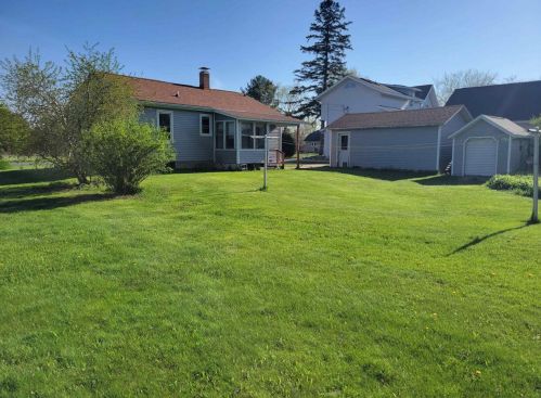 127 Center St, Wautoma WI  54982-6947 exterior