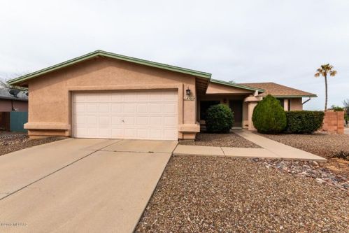 8501 Snowdrop Dr, Tucson, AZ 85742-4152