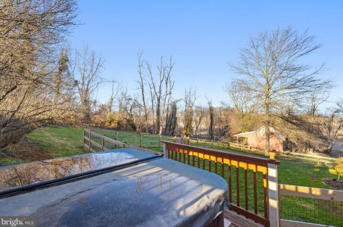 39580 Lovettsville Rd, Lovettsville VA  20180-2008 exterior