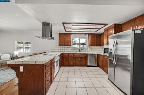 6120 Chickasaw Ct, Manteca CA  95336-2557 exterior