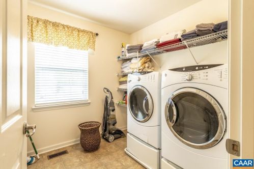 41 Robins Ct, Bybee VA  22963-2089 exterior