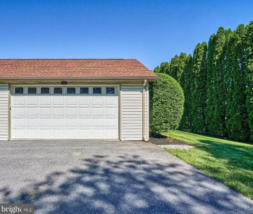 101 Strayer Dr, Carlisle PA  17013-4408 exterior