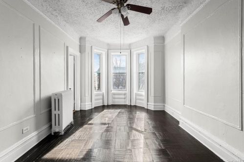761 Dawson St, Bronx, NY 10455-1873