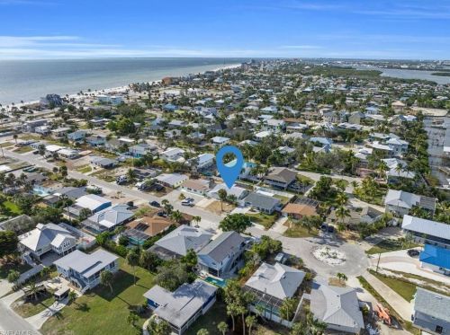 193 Hibiscus Dr, Fort Myers Beach FL  33931-3831 exterior