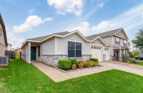 3032 Wakecrest Dr, Fort Worth TX  76108-6999 exterior