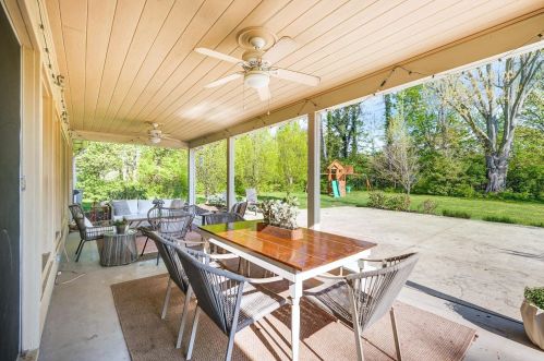 3260 Galbraith Rd, Cincinnati OH 45239-3903 exterior