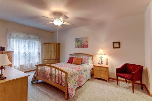 354 Manchester Ln, Chenequa, WI 53029-2746