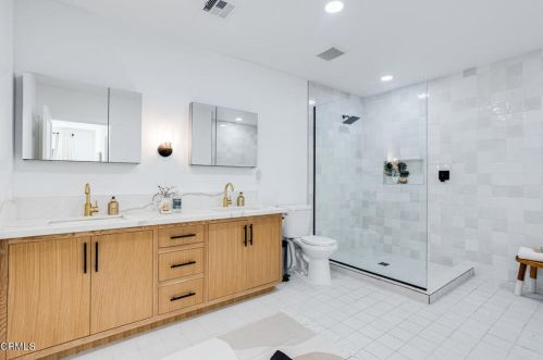 12432 La Maida St, North Hollywood CA  91607-3507 exterior