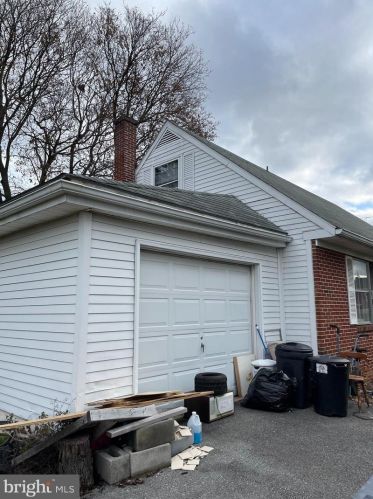 501 Oak Grove Dr, Lancaster, PA 17601-5622