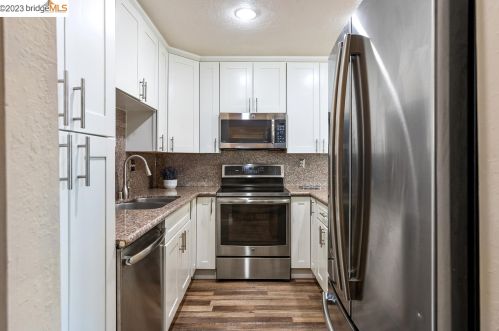 161 Holiday Hills Dr, Pacheco CA  94553-4211 exterior