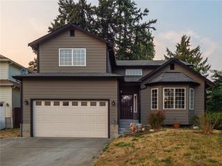 13690 11th Pl, Seattle, WA 98168-3619