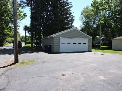 39 Brk St, Webster MA 01570-2821 exterior