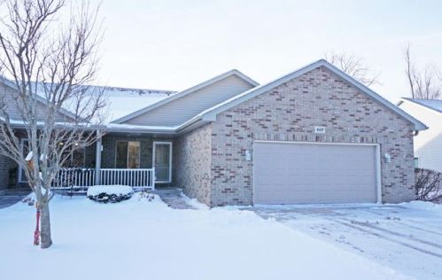 469 Bolson Dr, Oconomowoc, WI 53066-3801
