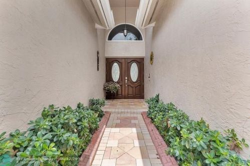 18428 13th St, Hollywood, FL 33029-3621