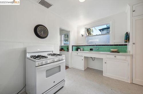 551 Chetwood St, Oakland, CA 94610-1427