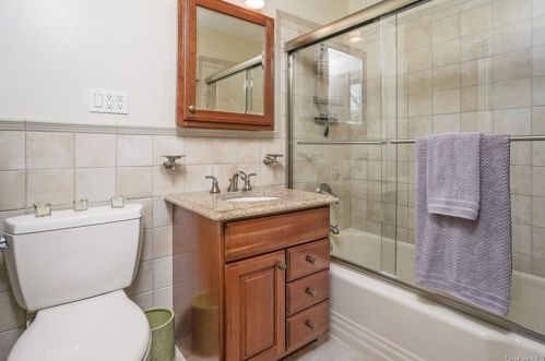 42 Avondale Rd, White Plains NY  10605-4641 exterior