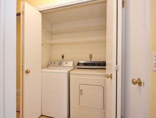 701 Eagle Bay Dr, Crotonville NY  10562-2372 exterior