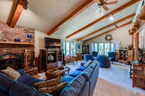 624 Orchard Ridge Rd, Dodgeville, WI 53533-2001