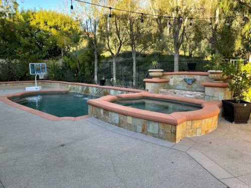 4 Leatherwood Ct, Trabuco Canyon, CA 92679-5230