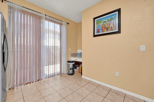 7970 20th St, Hollywood FL  33024-3667 exterior