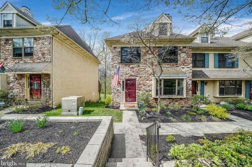 19 Algonquin Ct, Wayne, PA 19087-5549