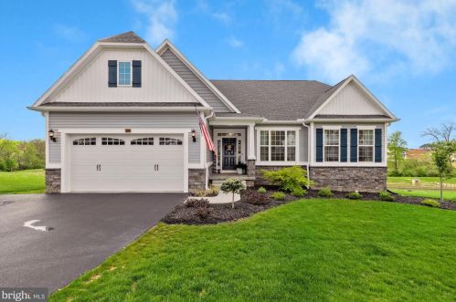 25 Kaitlyn Dr, Hanover, PA 17331-7872