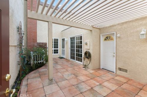 823 Daffodil Dr, Riverside, CA 92507-6358