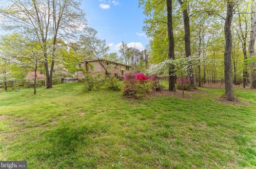 10085 Fox Hound Dr, Nokesville VA  20181-1431 exterior