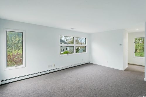 51 Sycamore Rd, San Remo NY  11754-2341 exterior