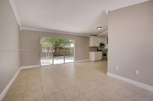 5730 199 St, Hialeah FL  33015-4933 exterior