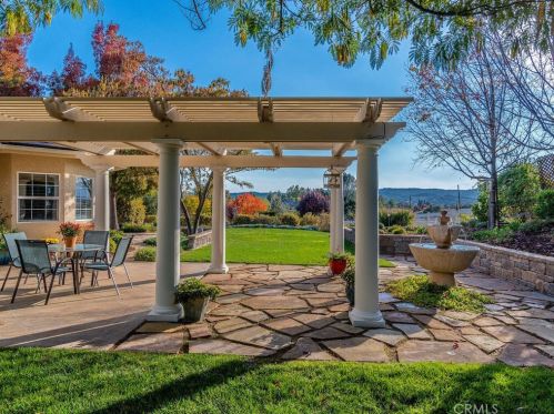 210 Foxtail Ln, Templeton CA  93465-8714 exterior