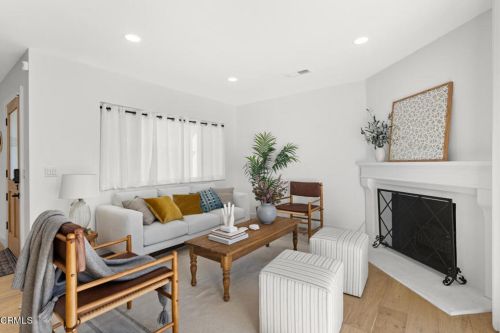 12432 La Maida St, North Hollywood CA  91607-3507 exterior