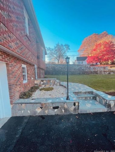 6 Springdale Ave, Waterbury, CT 06708-2433
