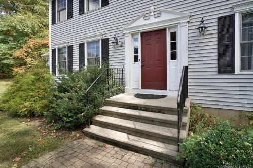 20 Narragansett Trl, Sandy Hook CT 06482-1147 exterior