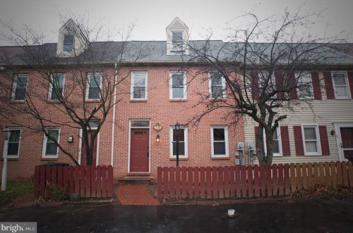 19 Hilldale Dr, Ephrata, PA 17522-1884